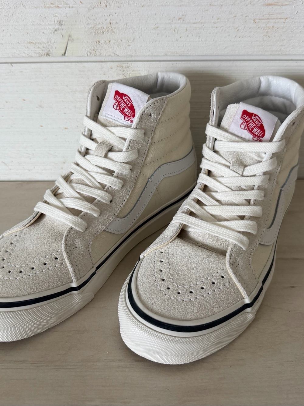 VANS Sk8-Hi High Top Lace Up Sneakers Womens 7 Mens 5.5 Beige White Suede NEW